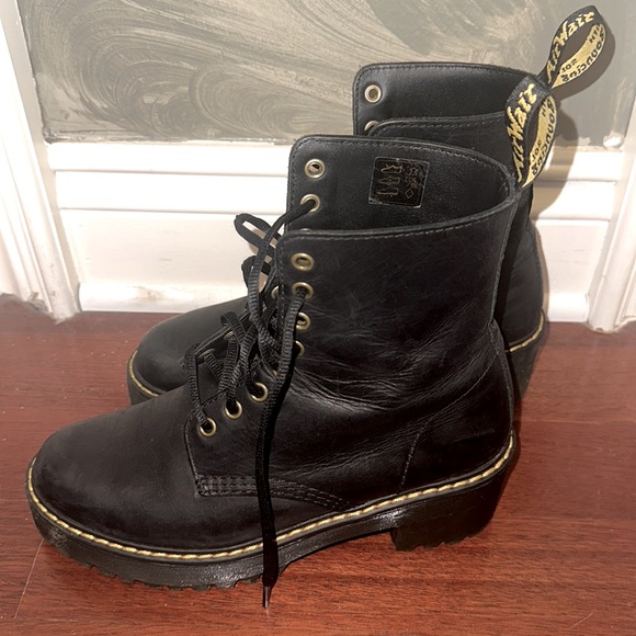 โ ๏ธ Dr. Martens AirWair Black Genuine Leather Shriver combat boots size 8W/7M - Picture 2 of 5
